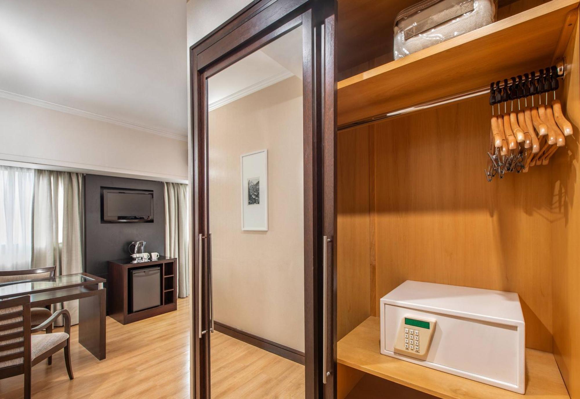 The Innside Room Queen,1758531943:JPEG